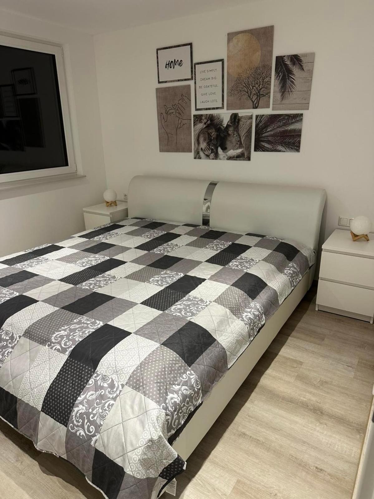 Ferienwohnung Gaestehaus Merzig Neubau Esterno foto